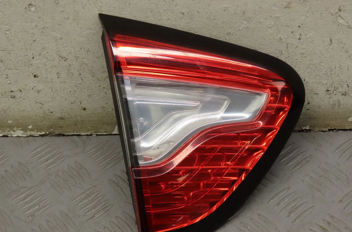 Feu arrière interieur gauche Renault CAPTUR I (J5_, H5_) 1.5 dci 90 (2013) 5 portes occasion