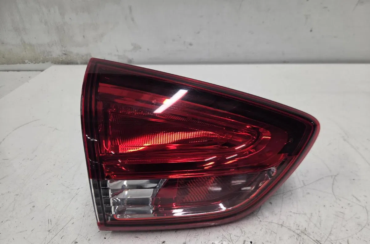 Feu arrière interieur gauche RENAULT CLIO 4 PHASE 1 BREAK occasion