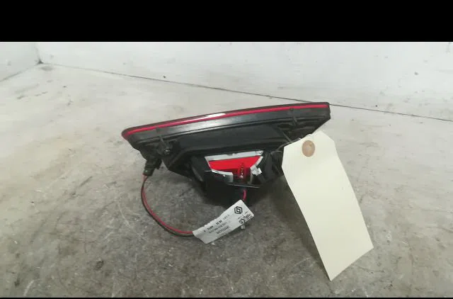 Feu arrière interieur gauche Renault CLIO IV (BH_) 0.9 tce 90 (2012) 5 portes occasion