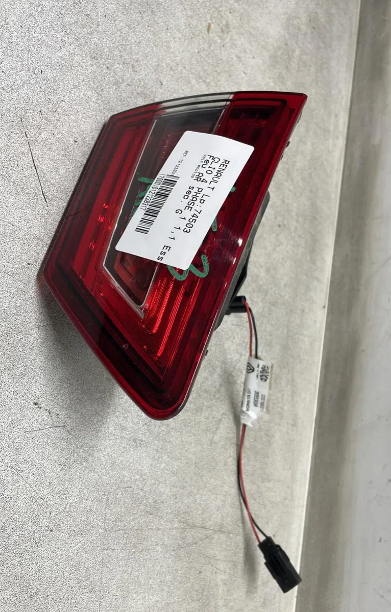 Feu arrière interieur gauche Renault CLIO IV (BH_) 1.2 16v (2012) occasion