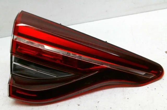 Feu arrière interieur gauche Renault CLIO V (B7_) Tce 90 (b7mt) (2020) occasion
