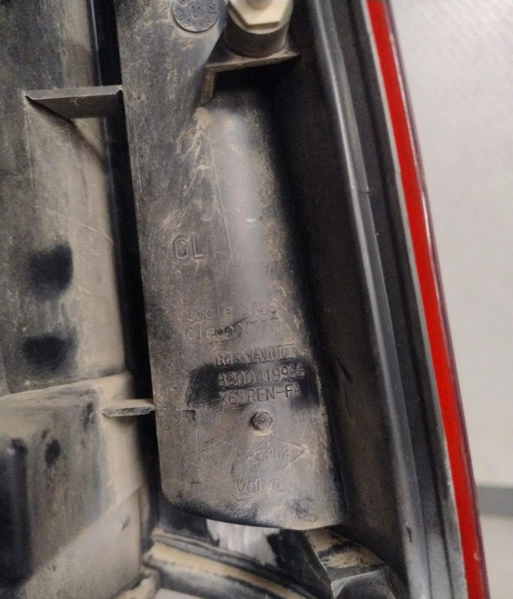 Feu arrière interieur gauche Renault KANGOO - GRAND KANGOO II (KW0-1_) 1.5 dci 90 (kw05, kw08, kw0g, kw11) (2008) occasi