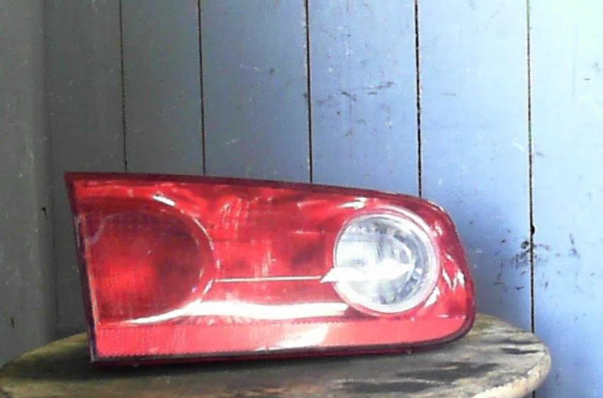 Feu arrière interieur gauche RENAULT LAGUNA 2  LAGUNA 2 PHASE 2 occasion