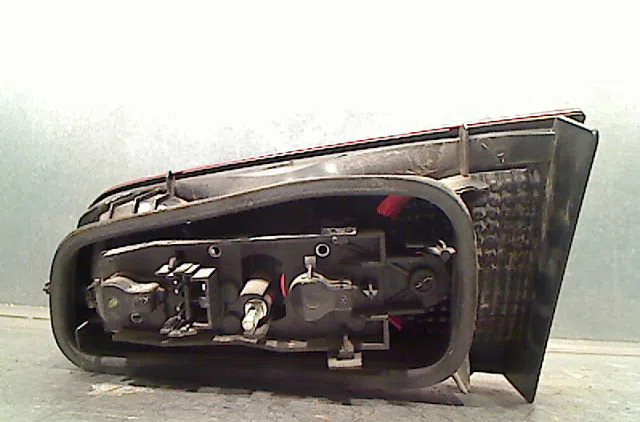 Feu arrière interieur gauche RENAULT LAGUNA II Phase 1 11-2000--03-2005 occasion