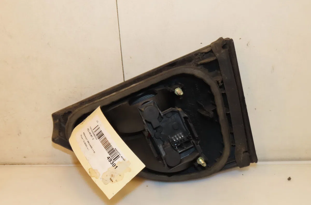 Feu arrière interieur gauche Renault MEGANE I Classic (LA0-1_) 1.6 e (la0f, la0s) (1996-1999) occasion