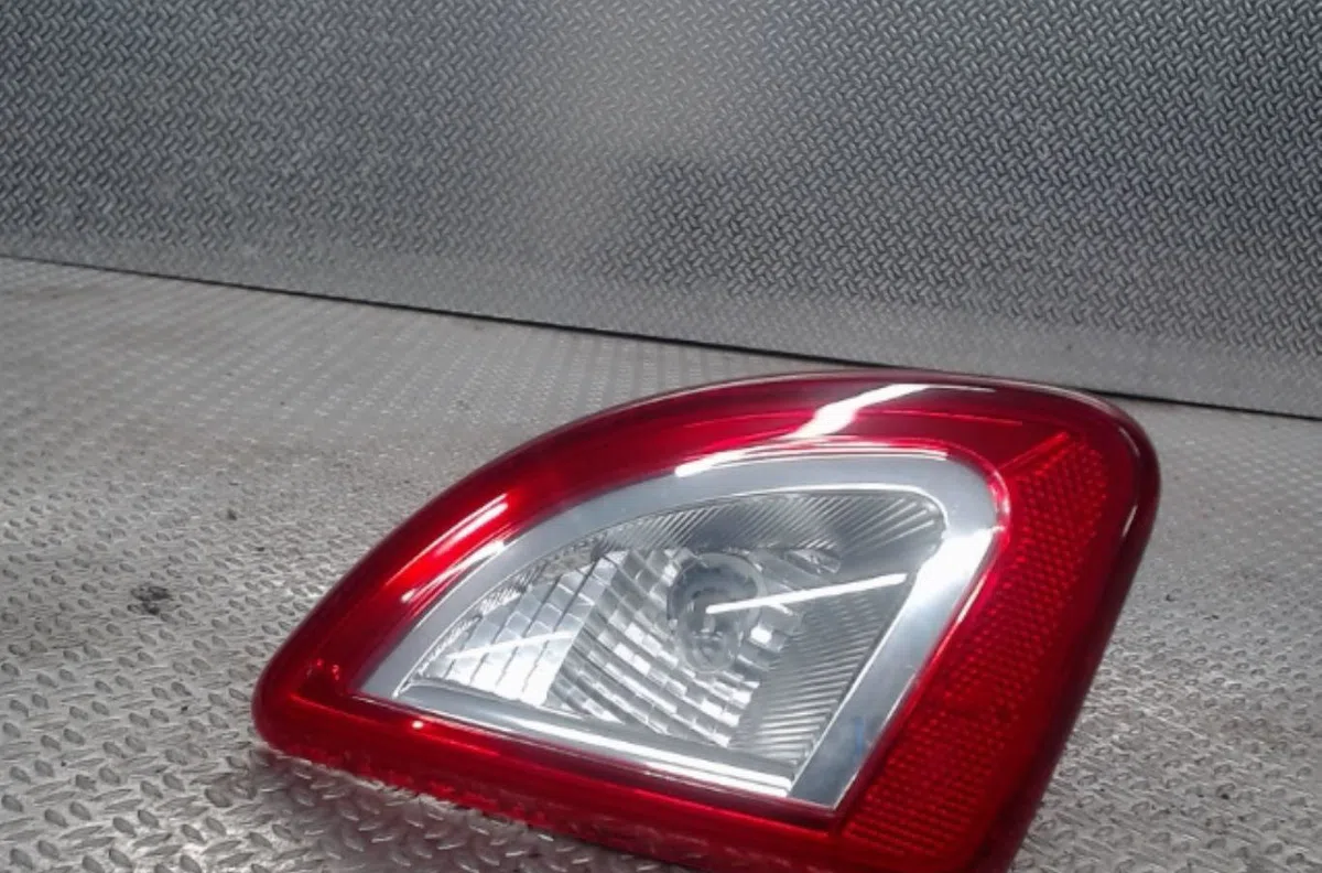 Feu arrière interieur gauche RENAULT TWINGO 2  TWINGO 2 PHASE 2 occasion