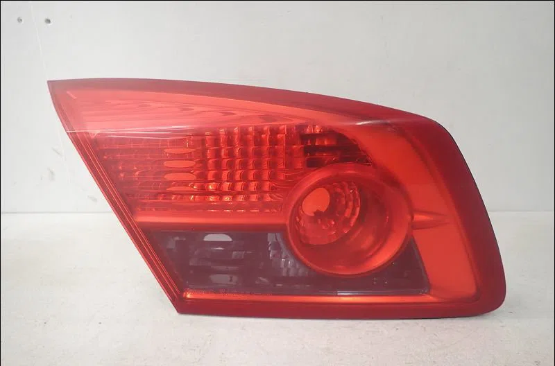 Feu arrière interieur gauche Renault VEL SATIS (BJ0_) 3.5 v6 (bj0r, bj0v, bj0u) (2002) occasion