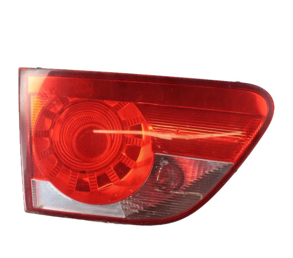 Feu arrière interieur gauche Seat ALTEA XL (5P5, 5P8) 1.6 tdi (2009) occasion