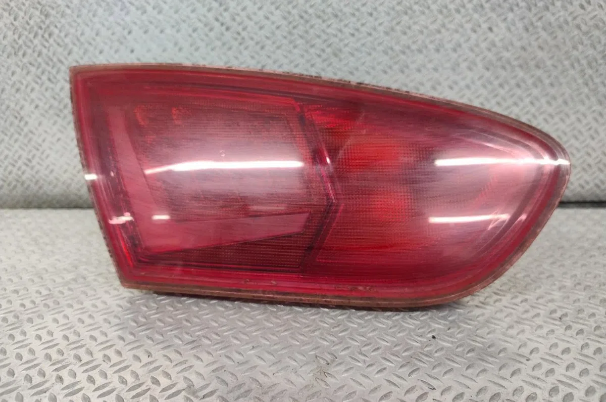 Feu arrière interieur gauche Seat LEON (1P1) 2.0 tdi 16v (2005-2012) occasion