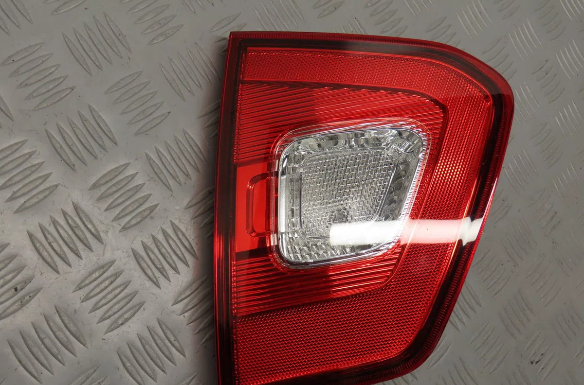 Feu arrière interieur gauche Suzuki IGNIS III (MF) 1.2 hybrid allgrip (atk412) (2016) occasion