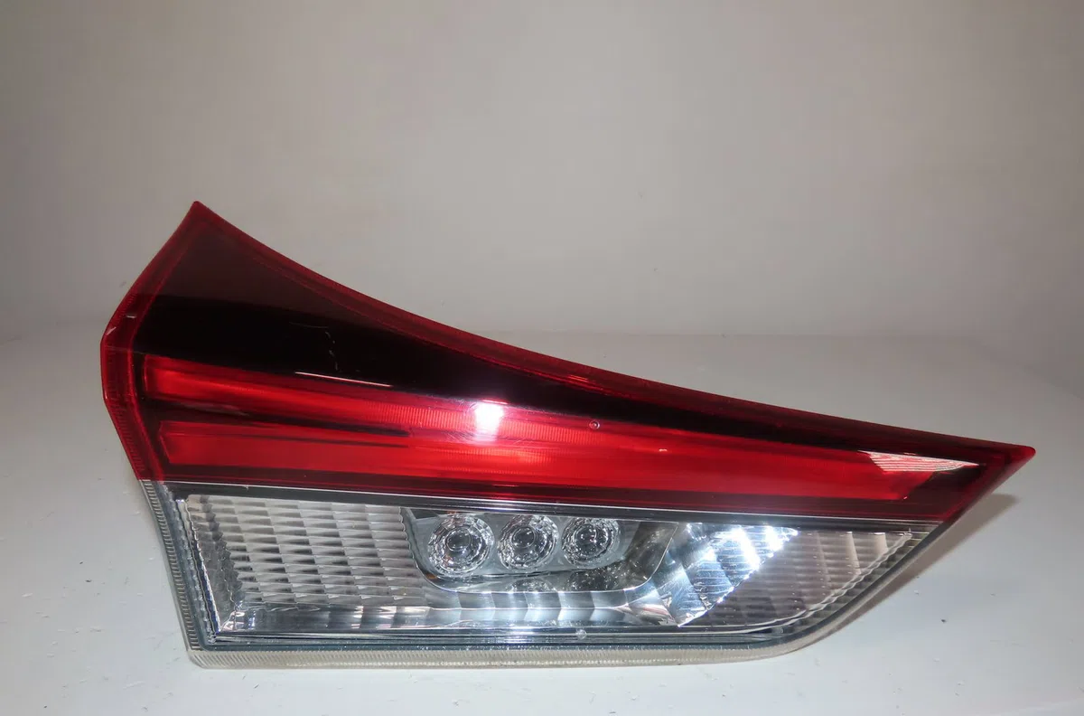 Feu arrière interieur gauche Toyota AURIS (_E18_) 1.8 hybrid (zwe186_) (2012-2018) occasion