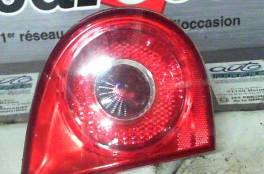 Feu arrière interieur gauche VOLKSWAGEN GOLF 5 occasion
