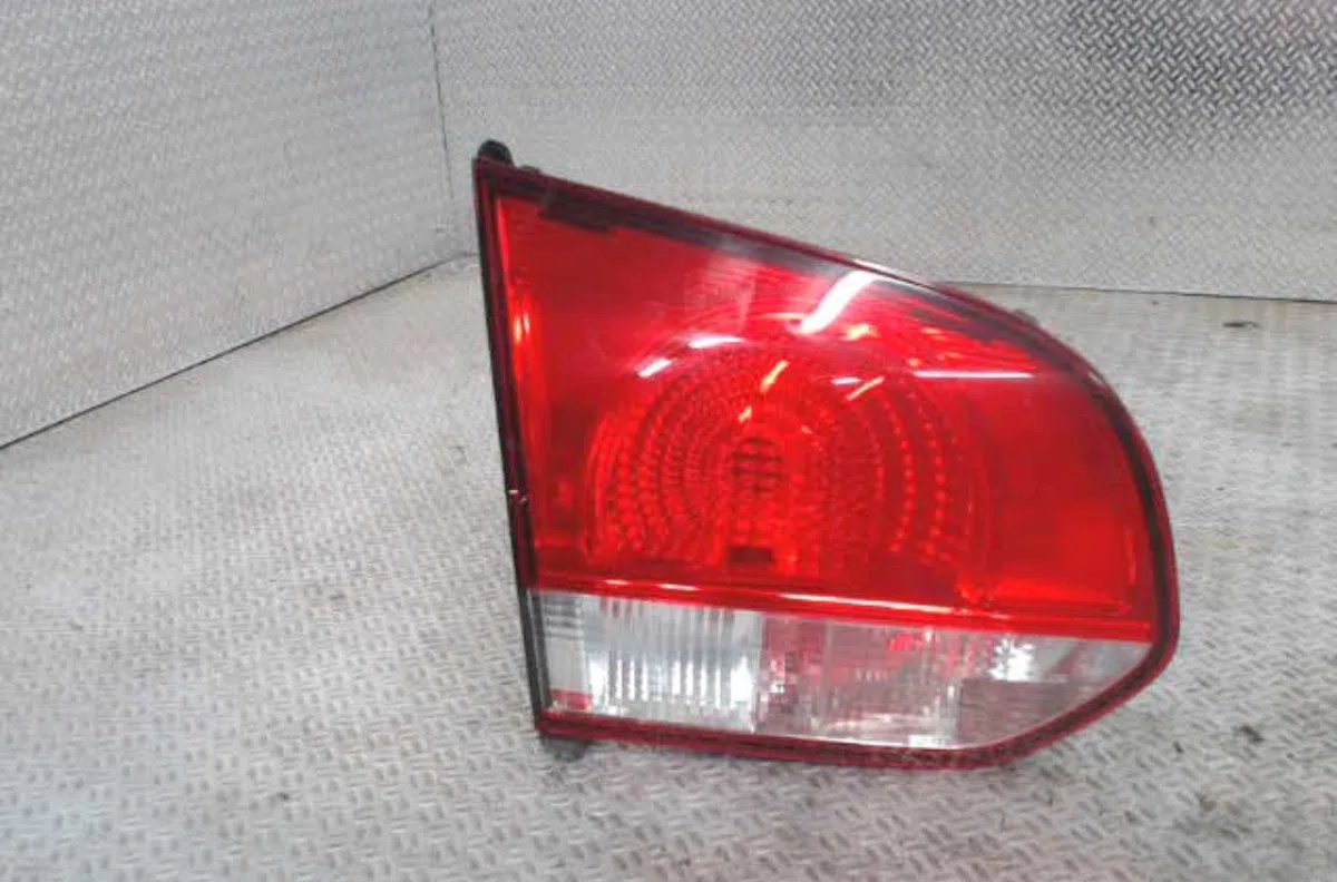 Feu arrière interieur gauche VOLKSWAGEN GOLF 6  GOLF 6 occasion