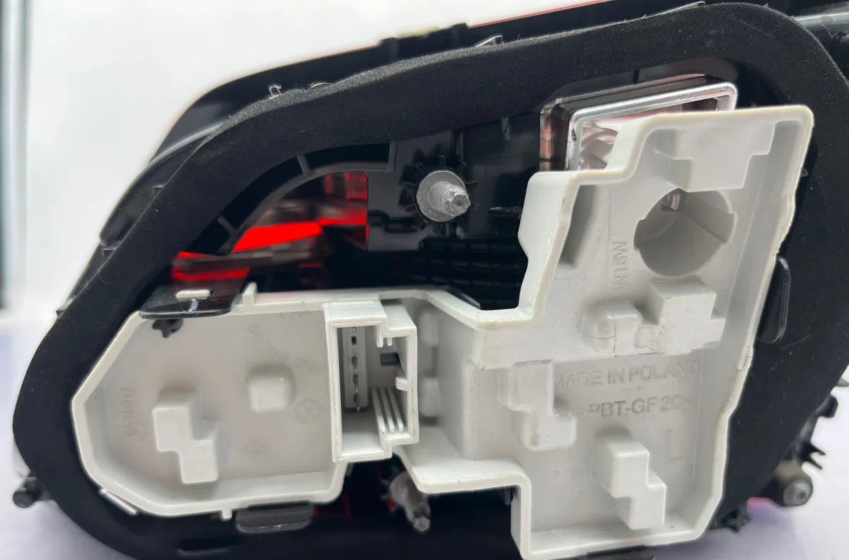Feu arrière interieur gauche VOLKSWAGEN GOLF SPORTSVAN PHASE 1 occasion