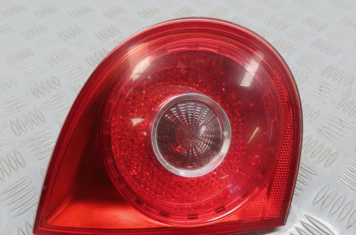 Feu arrière interieur gauche Volkswagen GOLF V (1K1) 2.0 tdi 16v (2003-2008) occasion