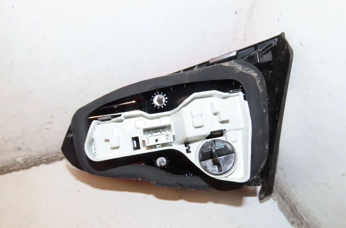 Feu arrière interieur gauche Volkswagen GOLF VII (5G1, BQ1, BE1, BE2) 1.2 tsi (2012-2017) occasion