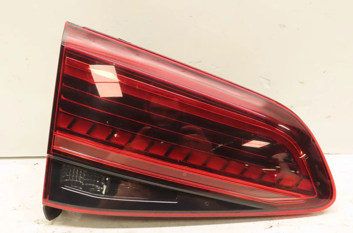 Feu arrière interieur gauche Volkswagen GOLF VII (5G1, BQ1, BE1, BE2) 1.4 gte hybrid (2014-2020) occasion
