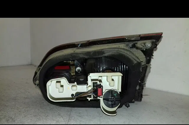 Feu arrière interieur gauche Volkswagen GOLF VII Variant (BA5, BV5) 1.6 tdi (2013-2018) occasion