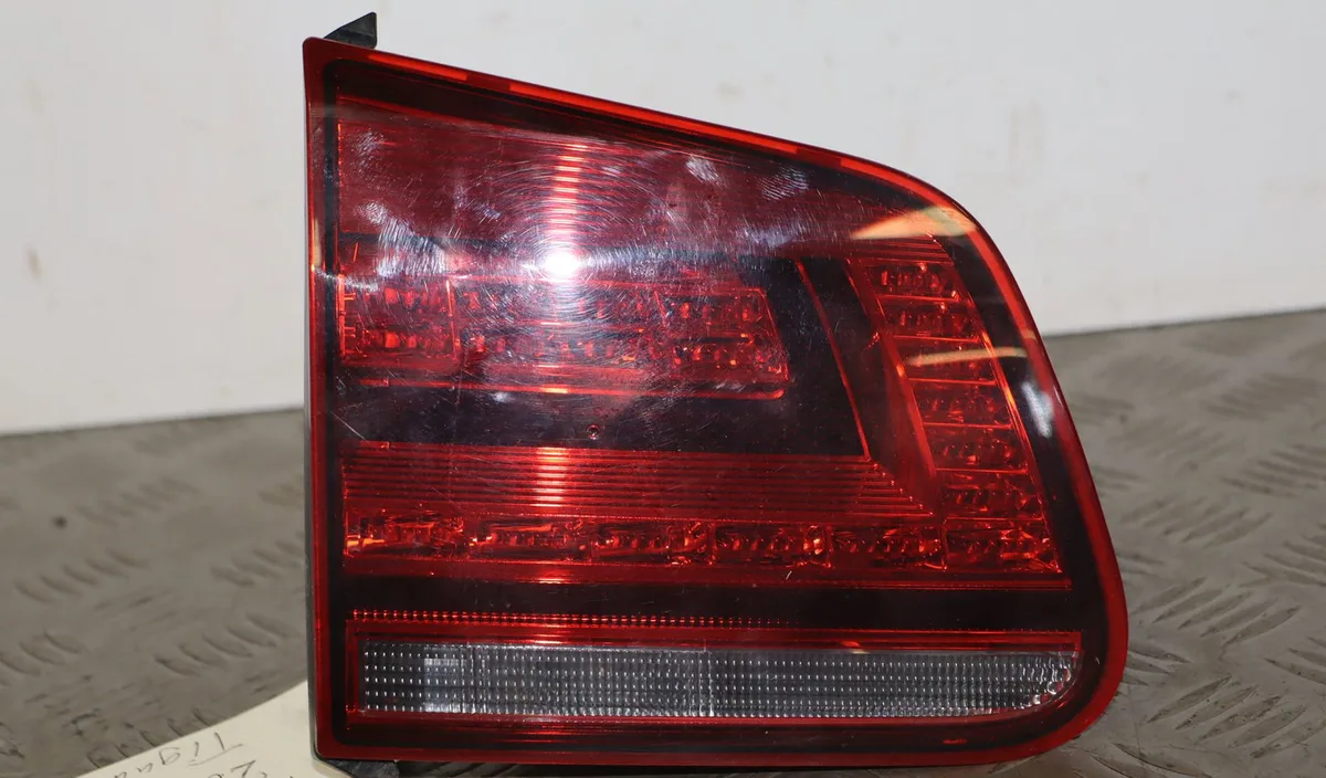 Feu arrière interieur gauche Volkswagen TIGUAN (5N_) 2.0 tdi 4motion (2007-2018) occasion