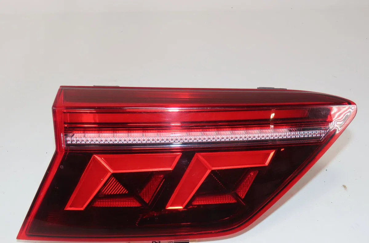 Feu arrière interieur gauche Volkswagen TIGUAN (AD1, AX1) 2.0 tdi (2016) occasion