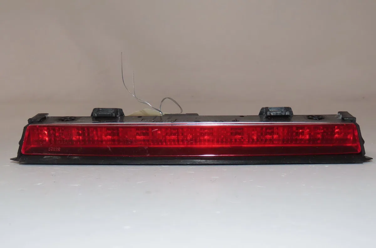 Feux stop supplementaire Alfa romeo 147 (937_) 1.6 16v t.spark (937.axa1a, 937.axb1a, 937.bxb1a) (2001-2010) occasion