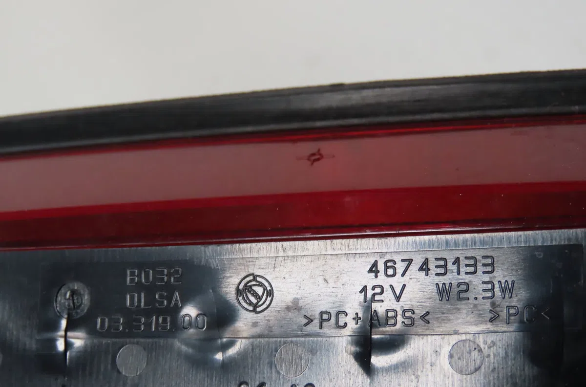 Feux stop supplementaire Alfa romeo 147 (937_) 1.6 16v t.spark (937.axa1a, 937.axb1a, 937.bxb1a) (2001-2010) occasion