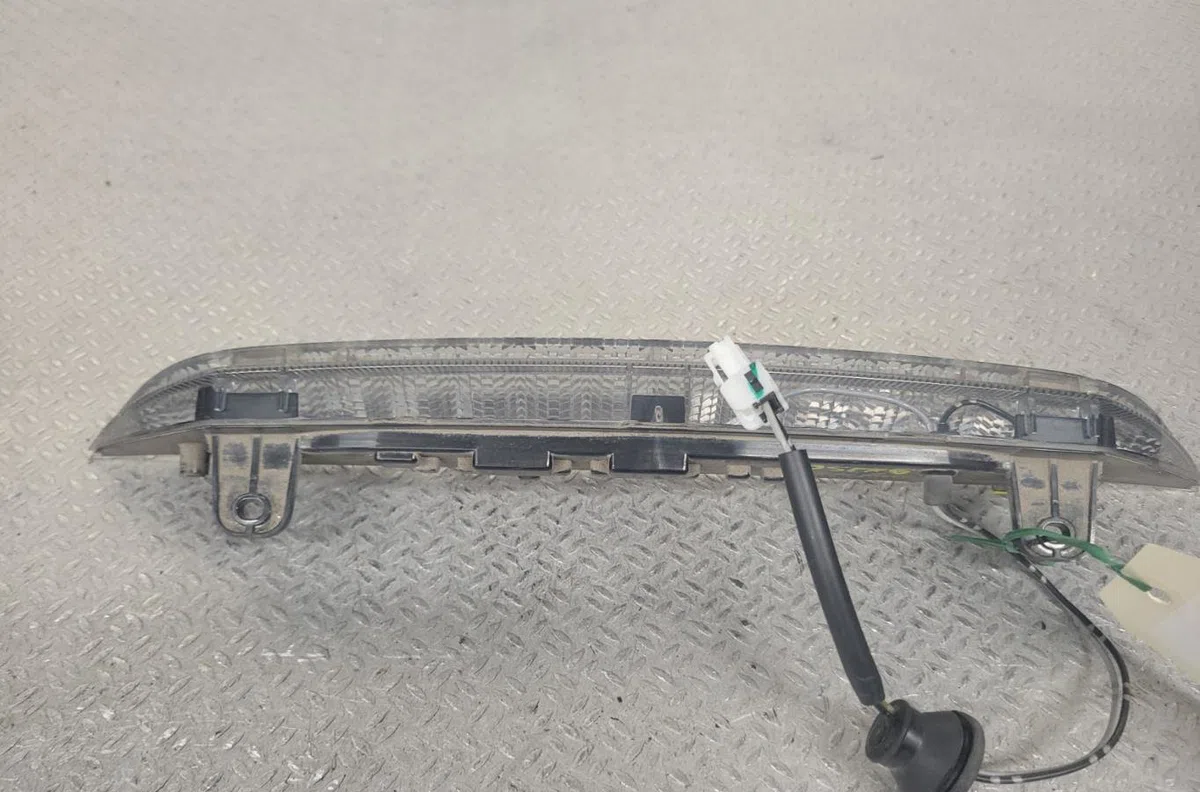 Feux stop supplementaire Citroen C4 AIRCROSS 1.6 hdi 115 awc (2012) occasion