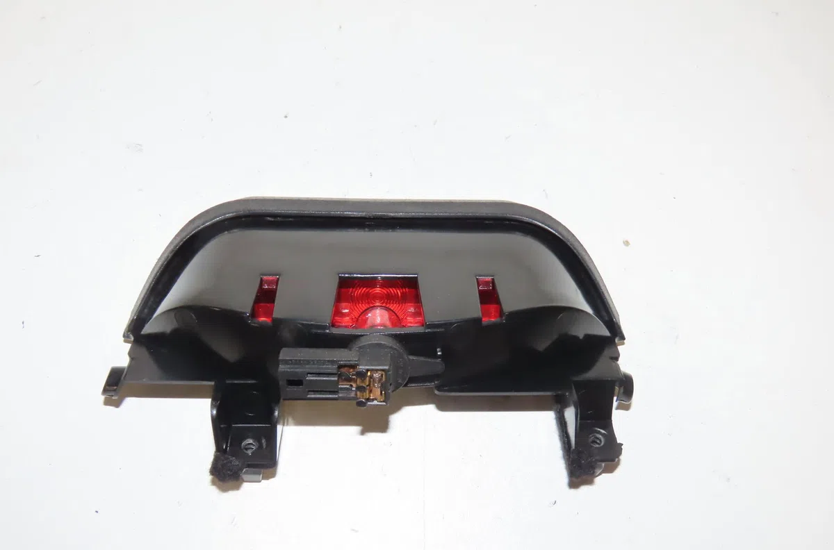 Feux stop supplementaire Dacia SANDERO 1.4 mpi lpg (2009) occasion
