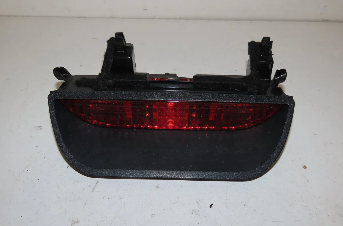 Feux stop supplementaire Dacia SANDERO 1.4 mpi lpg (2009) occasion