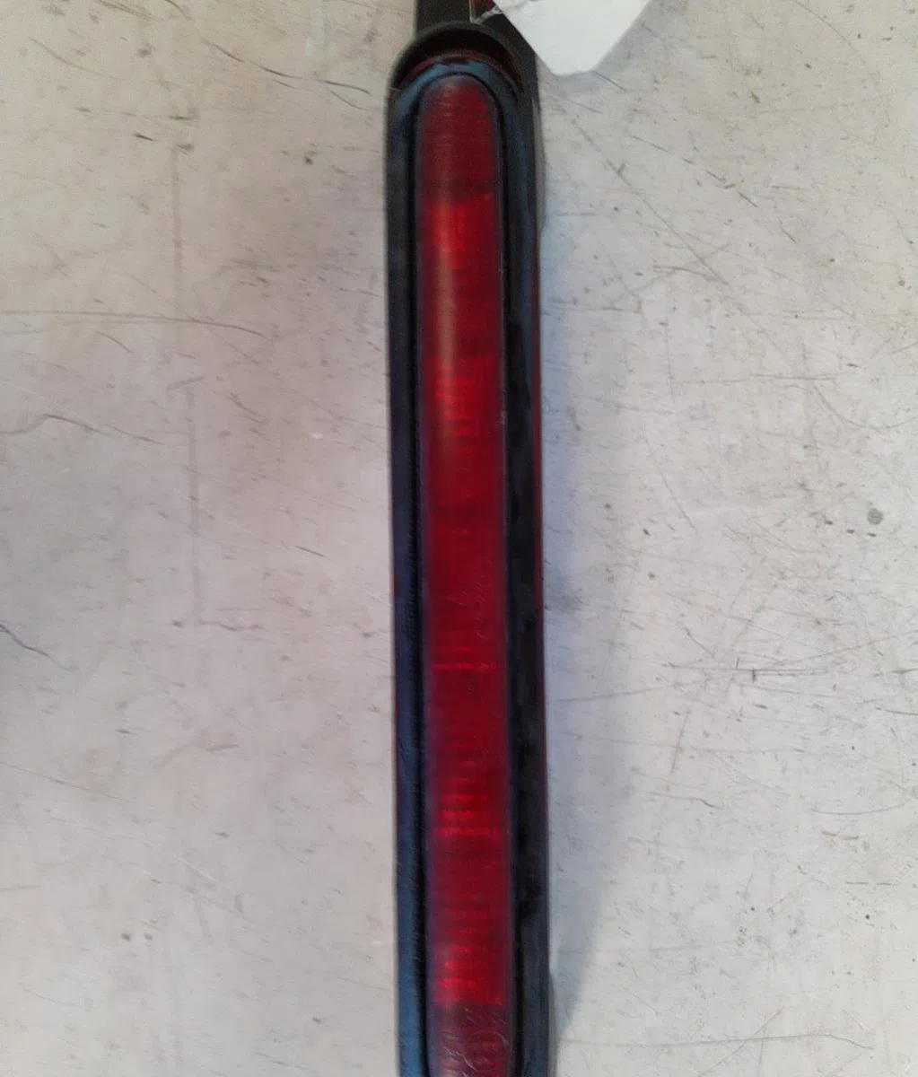 Feux stop supplementaire Ford FOCUS I A trois volumes (DFW) 1.6 16v (1999-2004) occasion