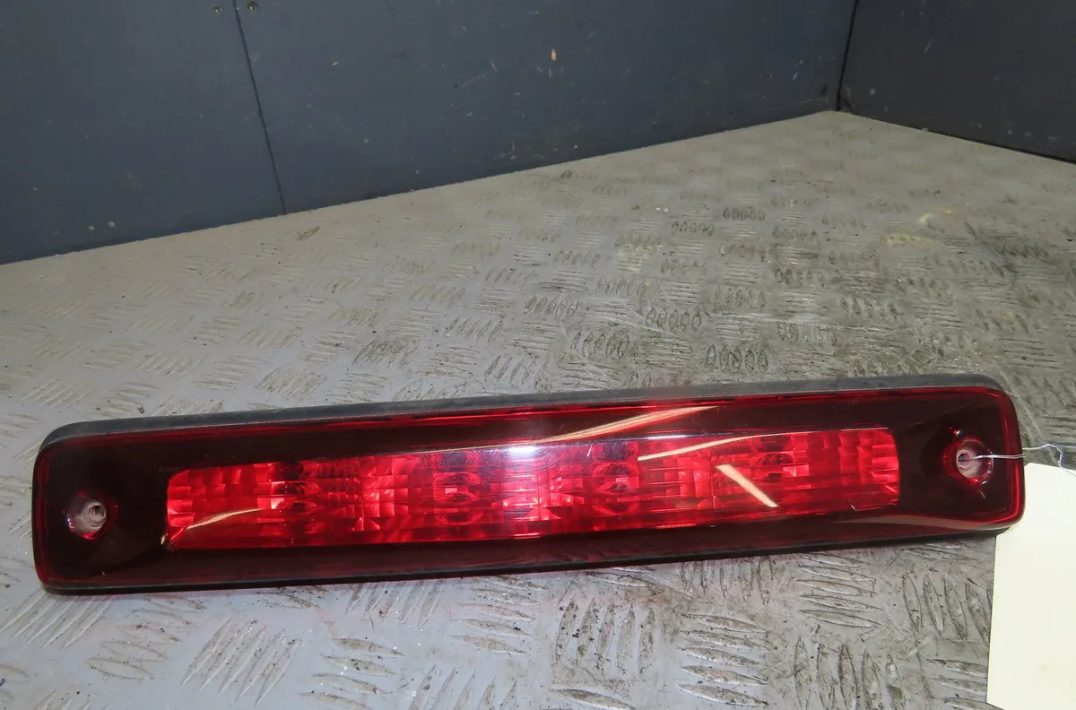 Feux stop supplementaire Isuzu D-MAX II (TFR, TFS) 2.5 crdi 4x4 (tfs86j) (2012) occasion