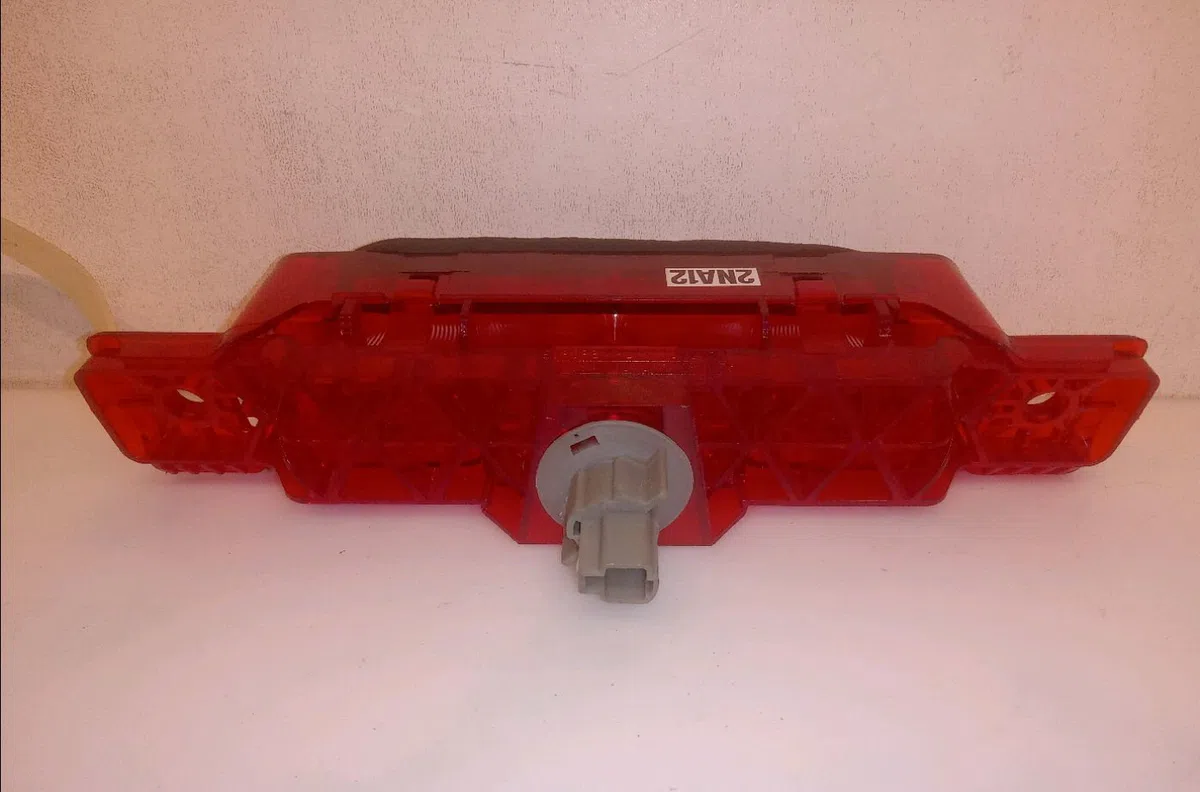 Feux stop supplementaire Mazda 626 V Hatchback (GF) 1.8 (gf8p) (1997-1999) occasion