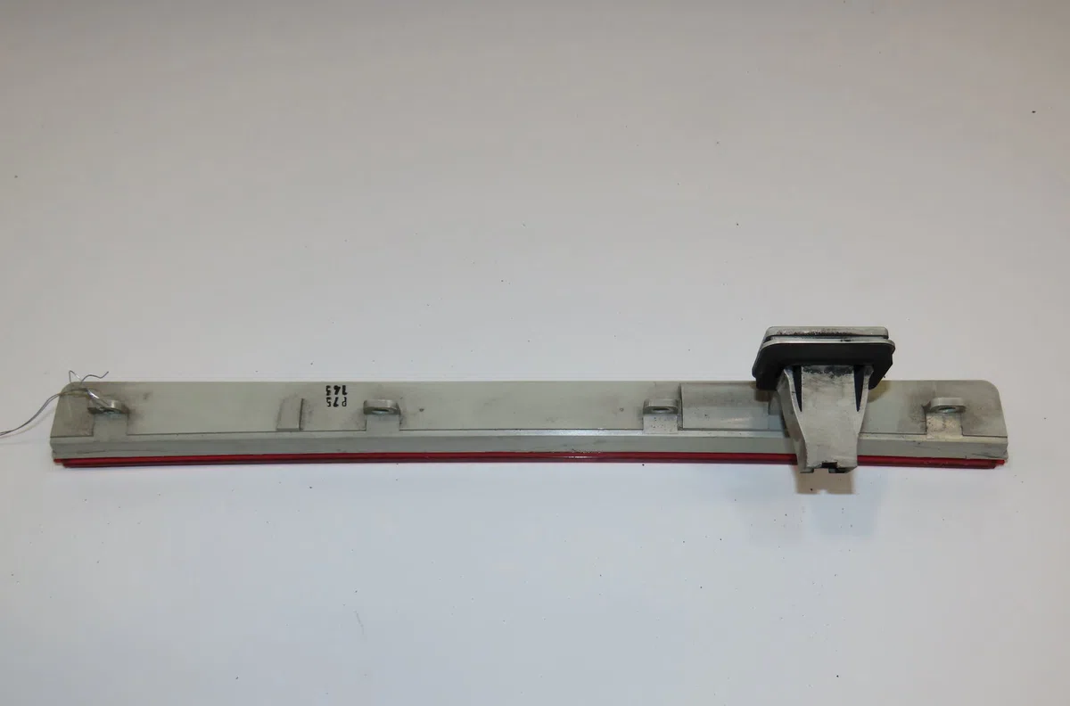 Feux stop supplementaire Mercedes-benz CLASSE C T-Model (S203) C 220 cdi (203.208) (2004-2007) 5 portes occasion