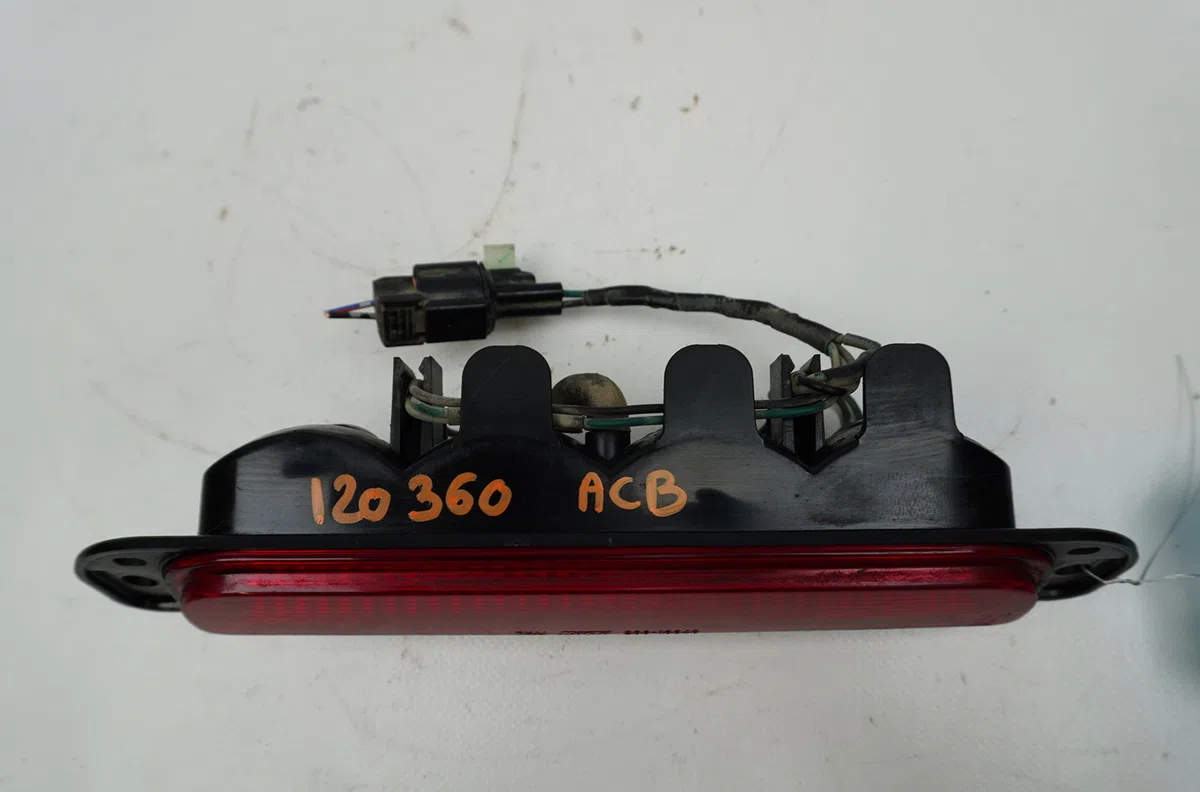 Feux stop supplementaire Mitsubishi L200 - TRITON (KA_T, KB_T) 2.5 di-d 4wd (kb4t) (2005-2015) 4 portes occasion