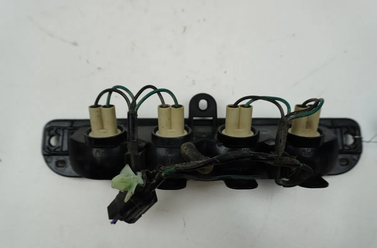 Feux stop supplementaire Mitsubishi L200 - TRITON (KA_T, KB_T) 2.5 di-d 4wd (kb4t) (2005-2015) 4 portes occasion