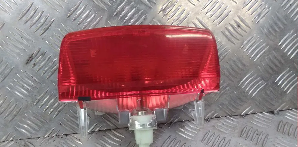 Feux stop supplementaire Nissan MICRA III (K12) 1.2 16v (2003-2010) occasion