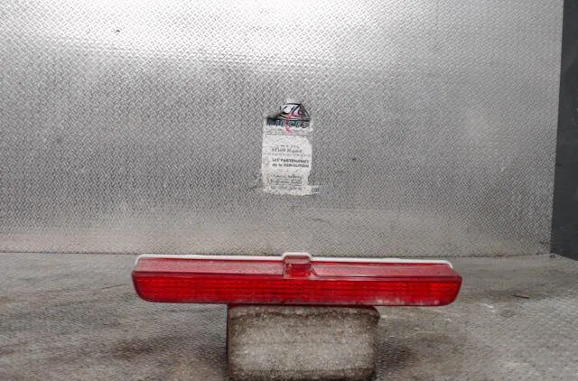 Feux stop supplementaire Nissan MICRA IV (K13K) 1.2 (2010-2015) occasion