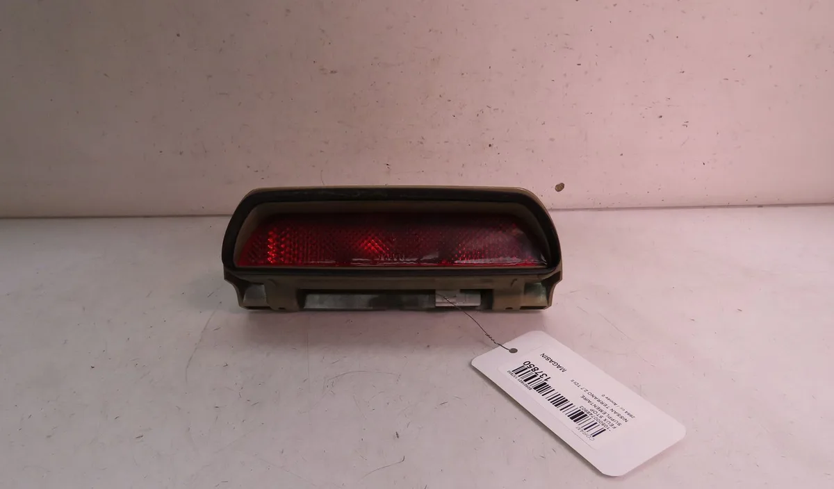 Feux stop supplementaire Nissan TERRANO II (R20) 2.7 tdi 4wd (1996-2007) occasion