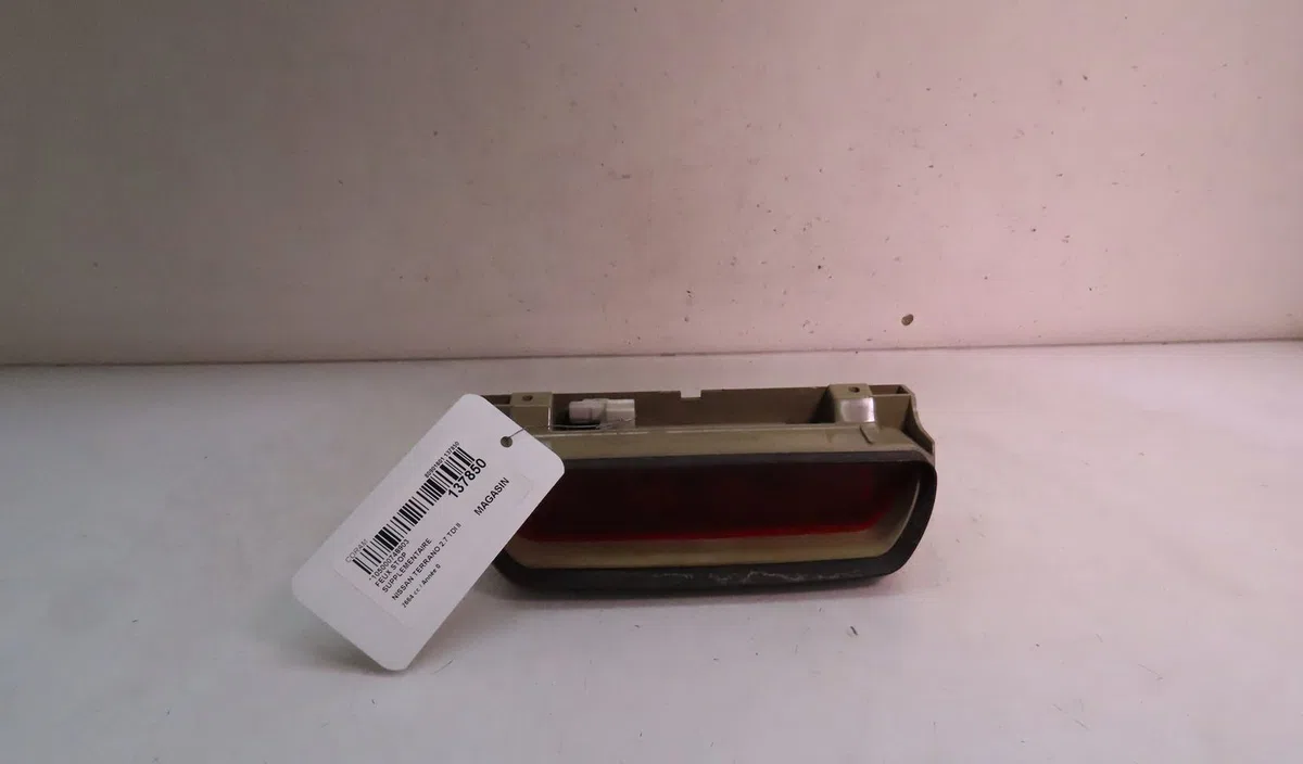 Feux stop supplementaire Nissan TERRANO II (R20) 2.7 tdi 4wd (1996-2007) occasion
