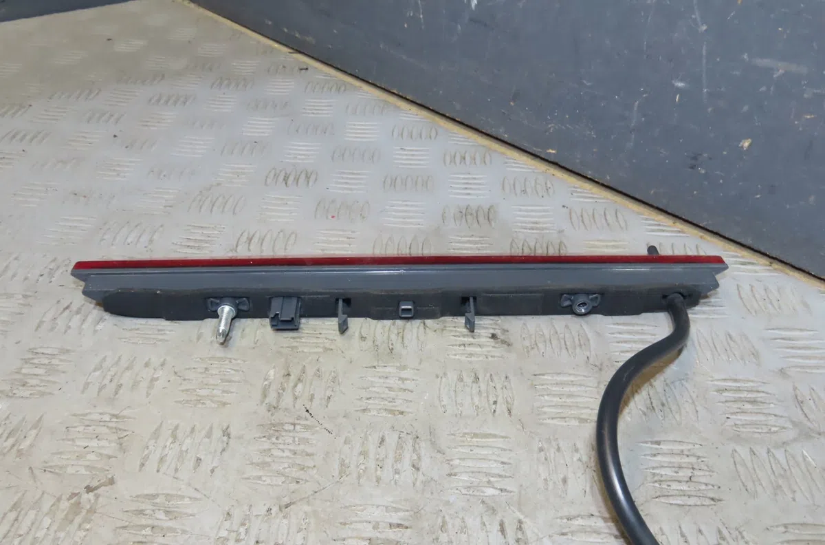Feux stop supplementaire Peugeot 2008 II (UD_, US_, UY_, UK_) E-2008 (2019) occasion