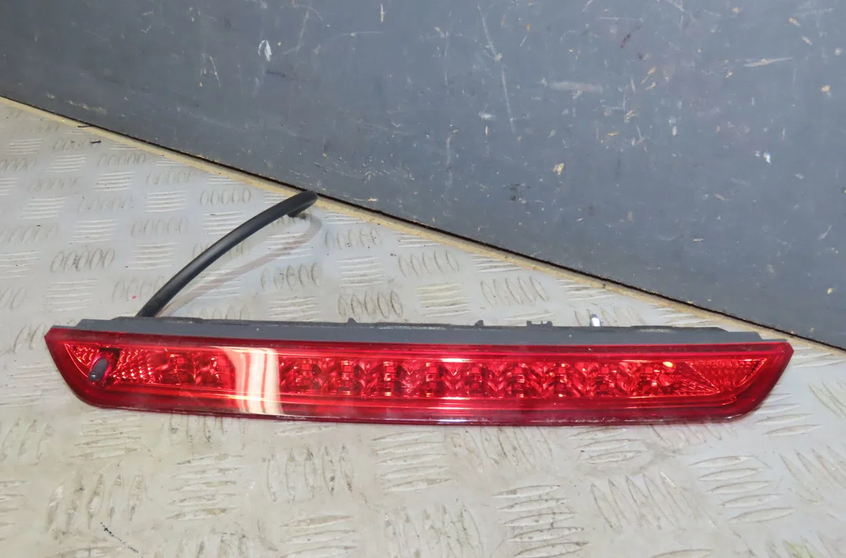 Feux stop supplementaire Peugeot 2008 II (UD_, US_, UY_, UK_) E-2008 (2019) occasion