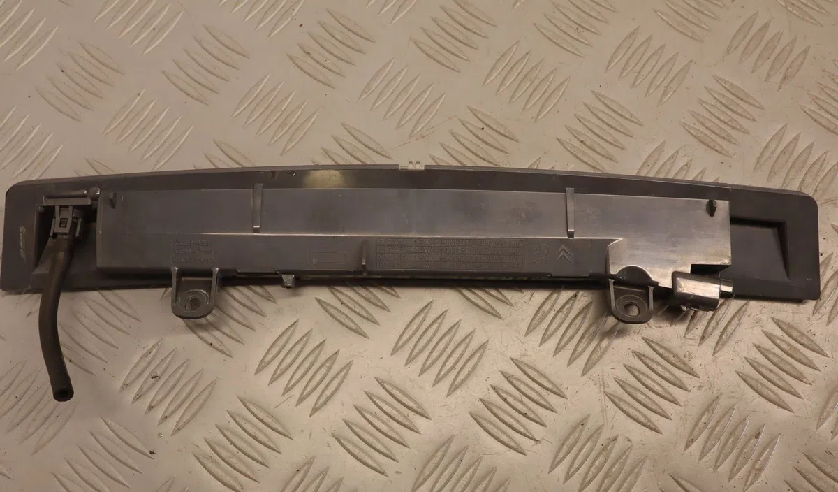 Feux stop supplementaire Peugeot 208 I (CA_, CC_) 1.6 hdi - bluehdi 75 (2013) 5 portes occasion