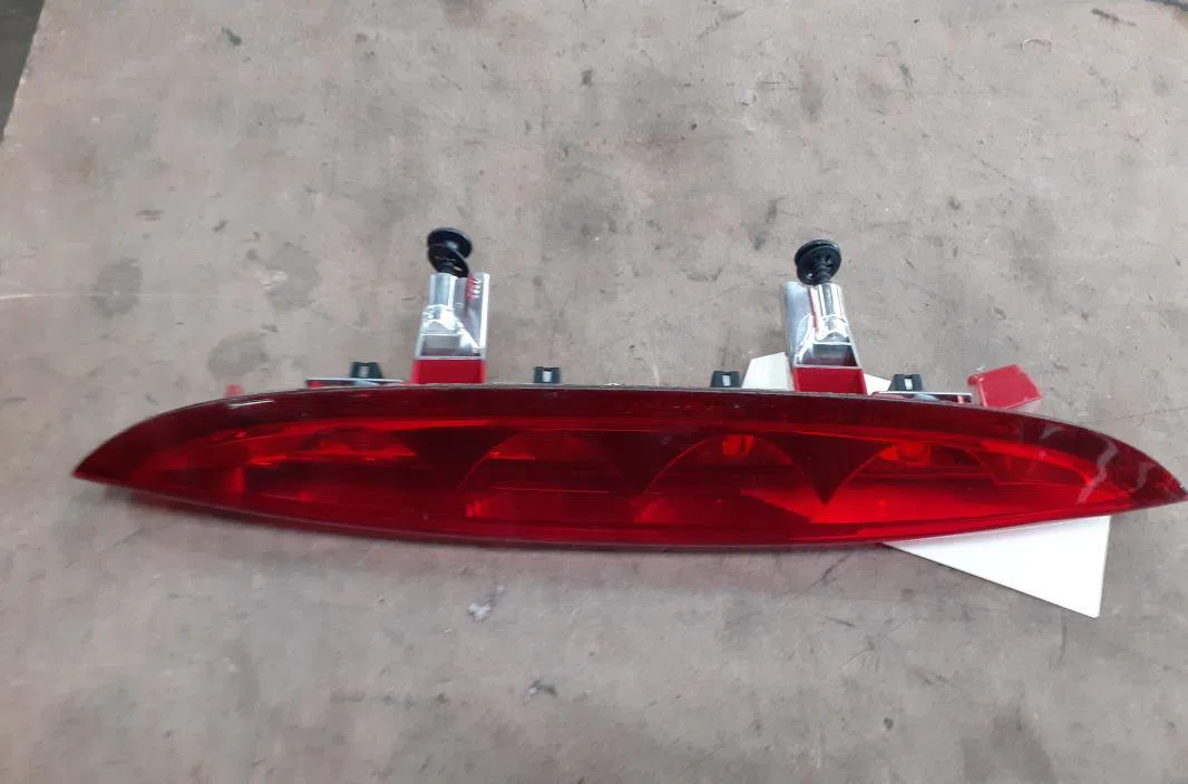 Feux stop supplementaire Peugeot 208 I (CA_, CC_) 1.6 hdi - bluehdi 75 (2013) 5 portes occasion