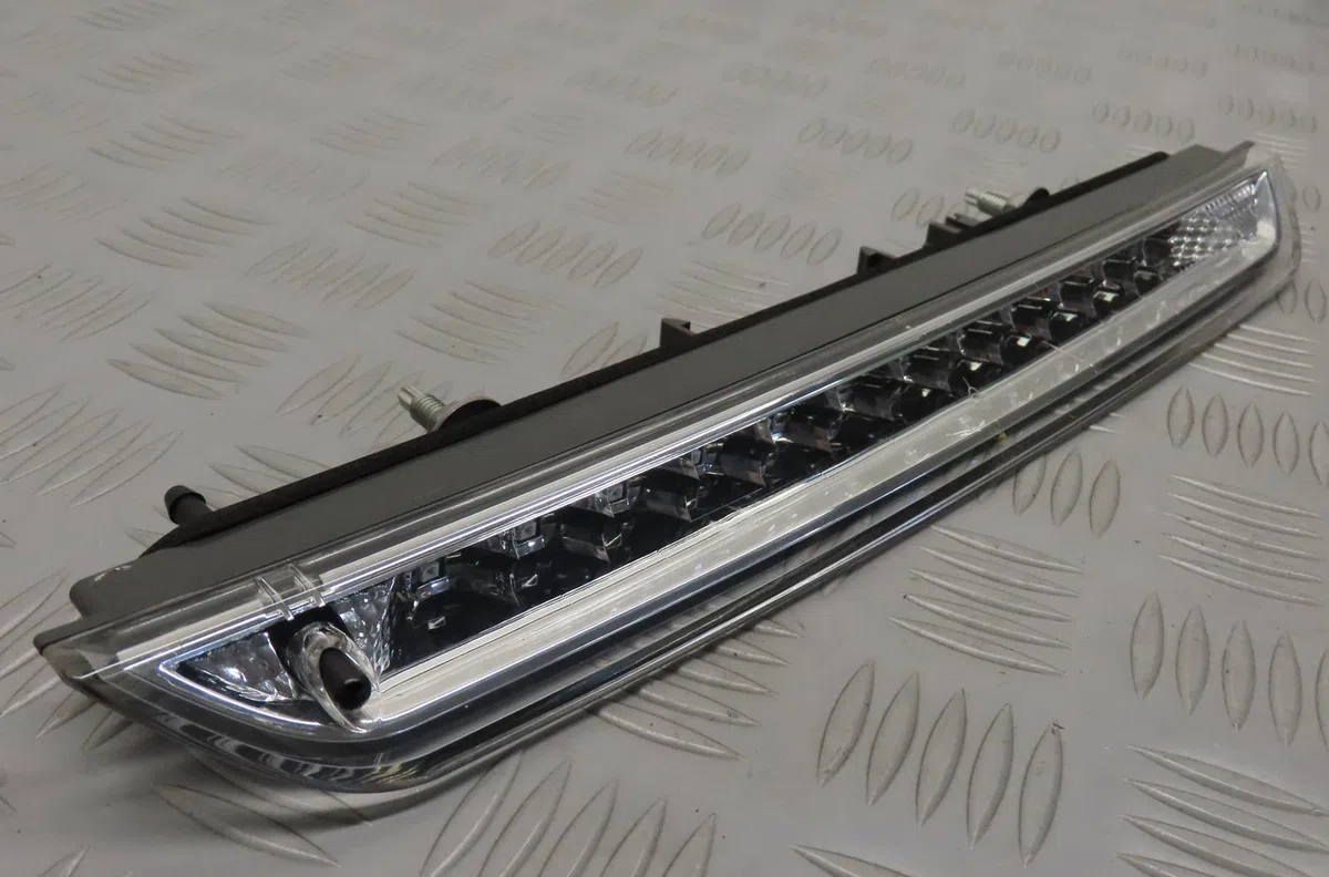 Feux stop supplementaire Peugeot 308 II (LB_, LP_, LW_, LH_, L3_) 1.6 thp 125 (2013-2021) occasion
