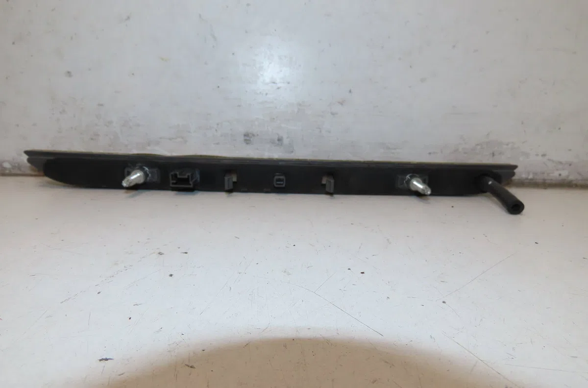 Feux stop supplementaire Peugeot 308 III (FB_, FH_, FP_, F3_) Puretech 130 (fphnsl, fphnst) (2021) occasion