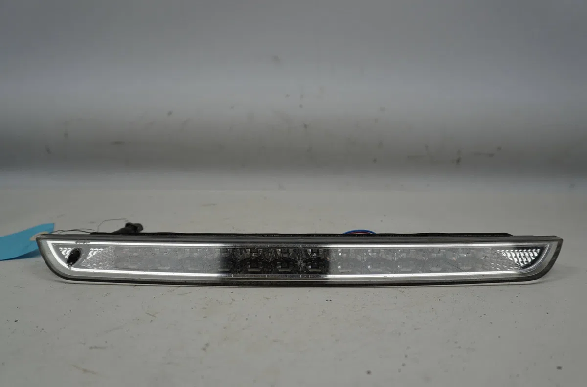 Feux stop supplementaire Peugeot 308 SW III (FC_, FJ_, FR_, F4_) Puretech 136 (frhpyc) (2023) occasion