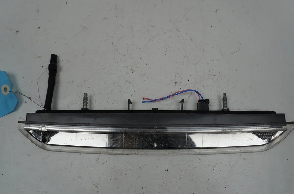 Feux stop supplementaire Peugeot 308 SW III (FC_, FJ_, FR_, F4_) Puretech 136 (frhpyc) (2023) occasion