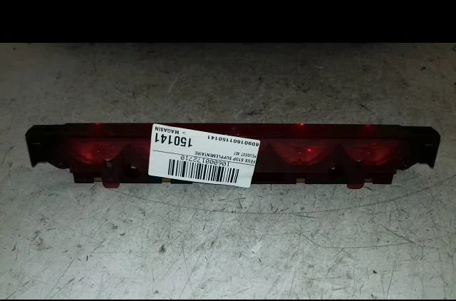 Feux stop supplementaire Peugeot 407 (6D_) 2.0 16v (6drfjc, 6drfje, 6drfjf) (2005-2010) occasion