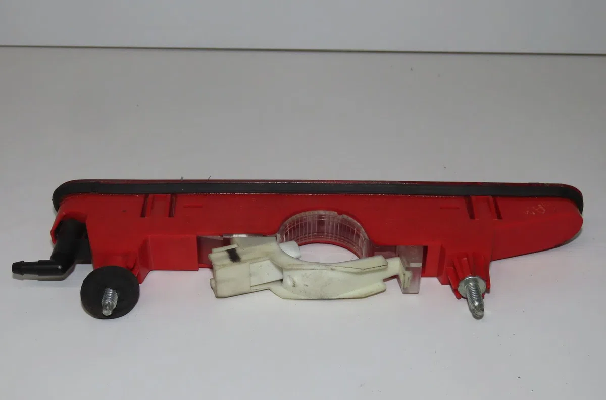 Feux stop supplementaire Peugeot PARTNER TEPEE 1.6 hdi 16v (2008) 5 portes occasion