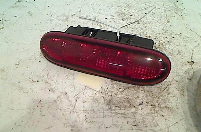Feux stop supplementaire Renault CLIO I (B-C57_, 5-357_) 1.2 (5-357y, 5-357k) (1996-1998) occasion